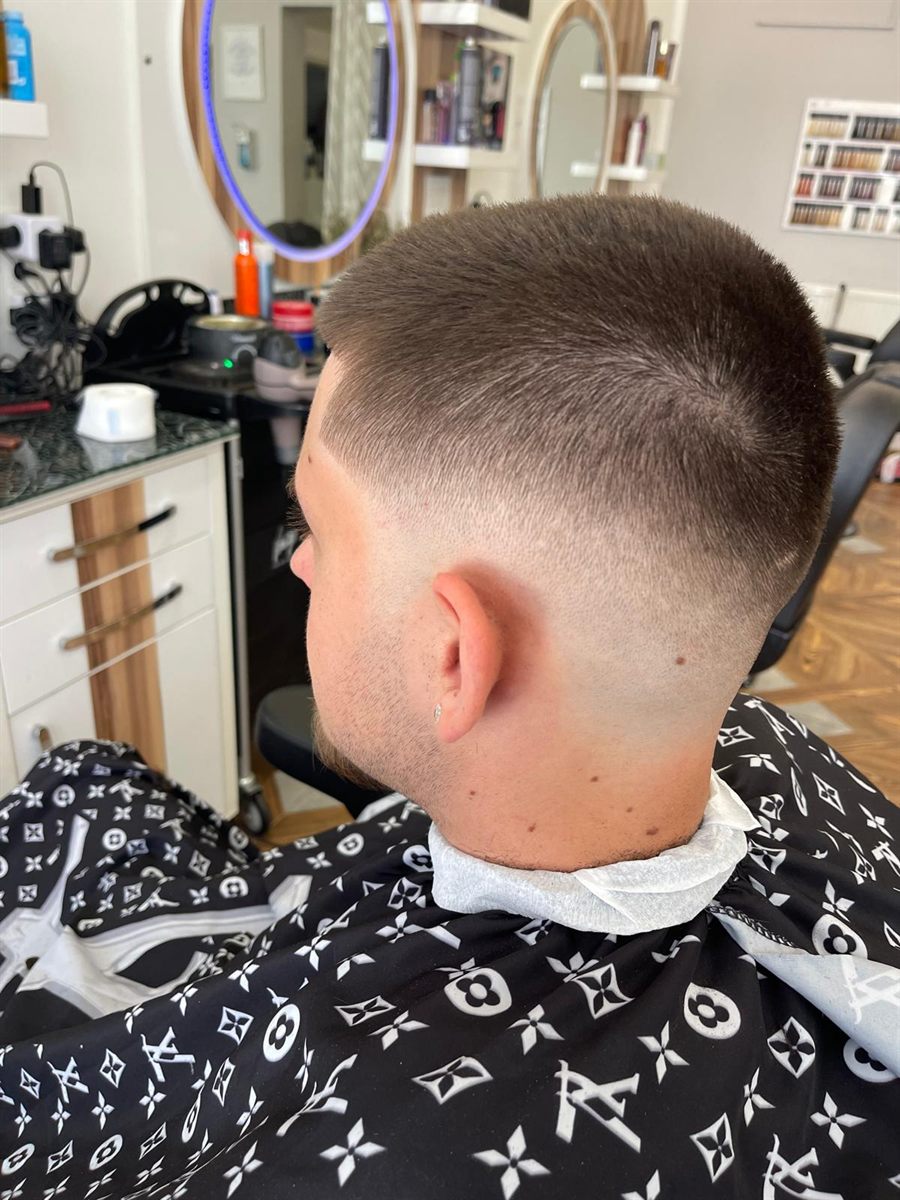 Herrenschnitt im Friseursalon Haar Style M&F