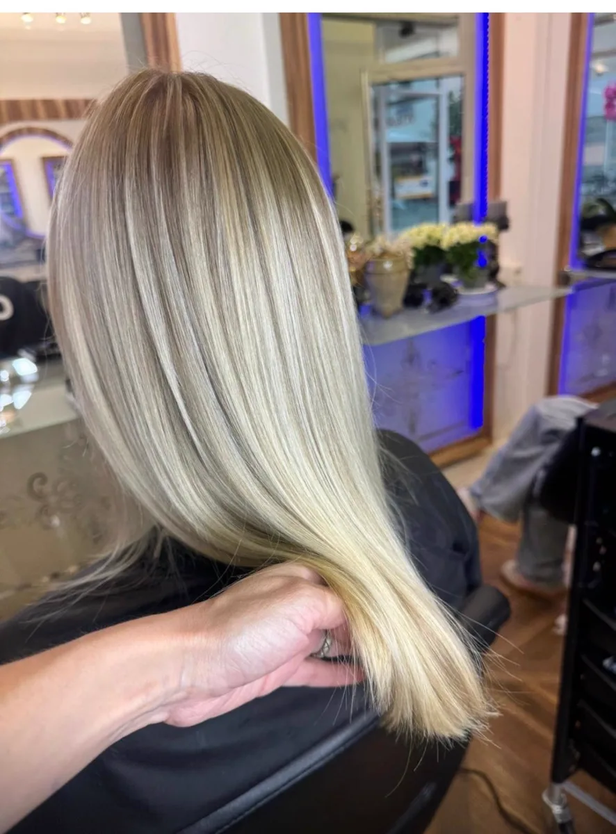 Damen Blond und Glanz im Friseursalon Haar Style M&F