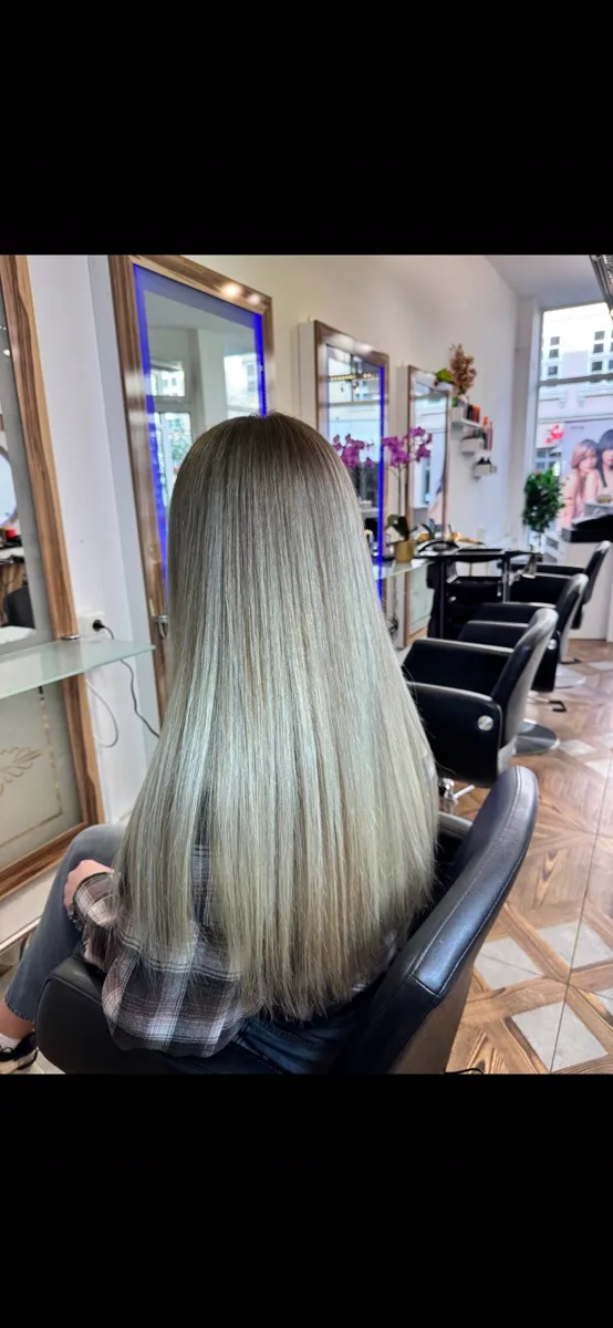 Damenlook mit langem gepflegtem Haar